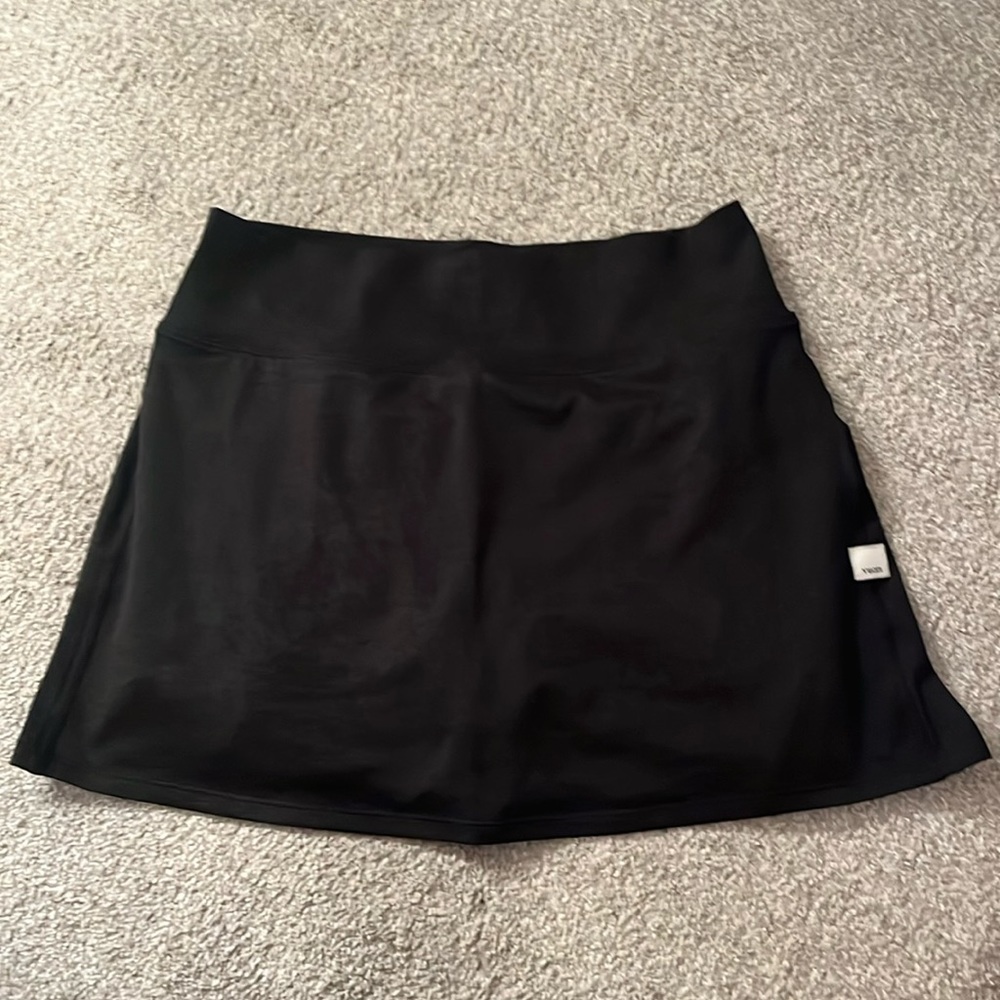 Vuori tennis skirt brand new